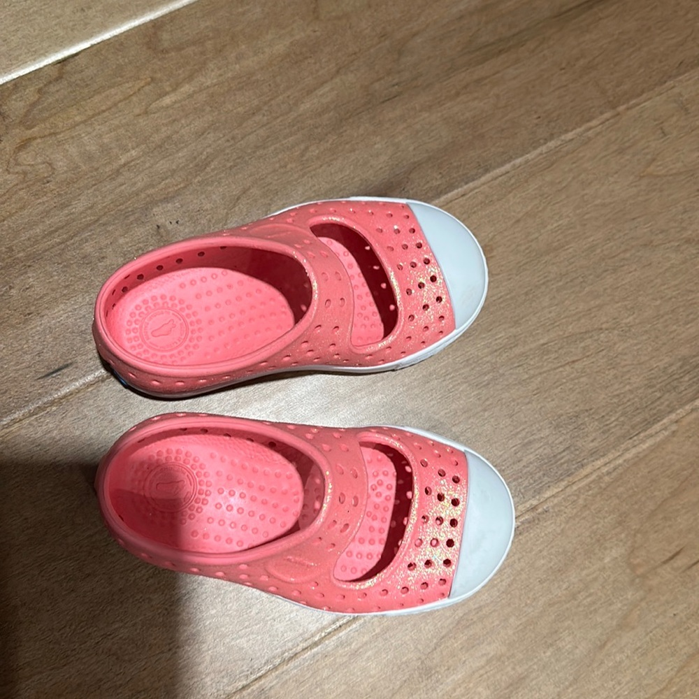 Native shoes size 6 brand new
